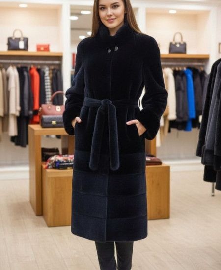 Шуба из меха нутрии, стр., DIOR. цвет Фиолетовый.